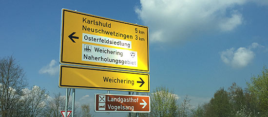 gut ausgeschildert: der Weg zum Landgasthof Vogelsang(©Foto. Martin Schmitz)